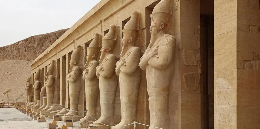 treasures-at-hatshepsuts-temple-1.jpg